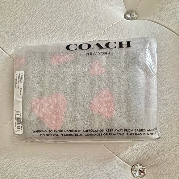 NEW Coach Coated Canvas Leather Black Strawberry Print Corner Zip Wristlet - Picture 2 of 16